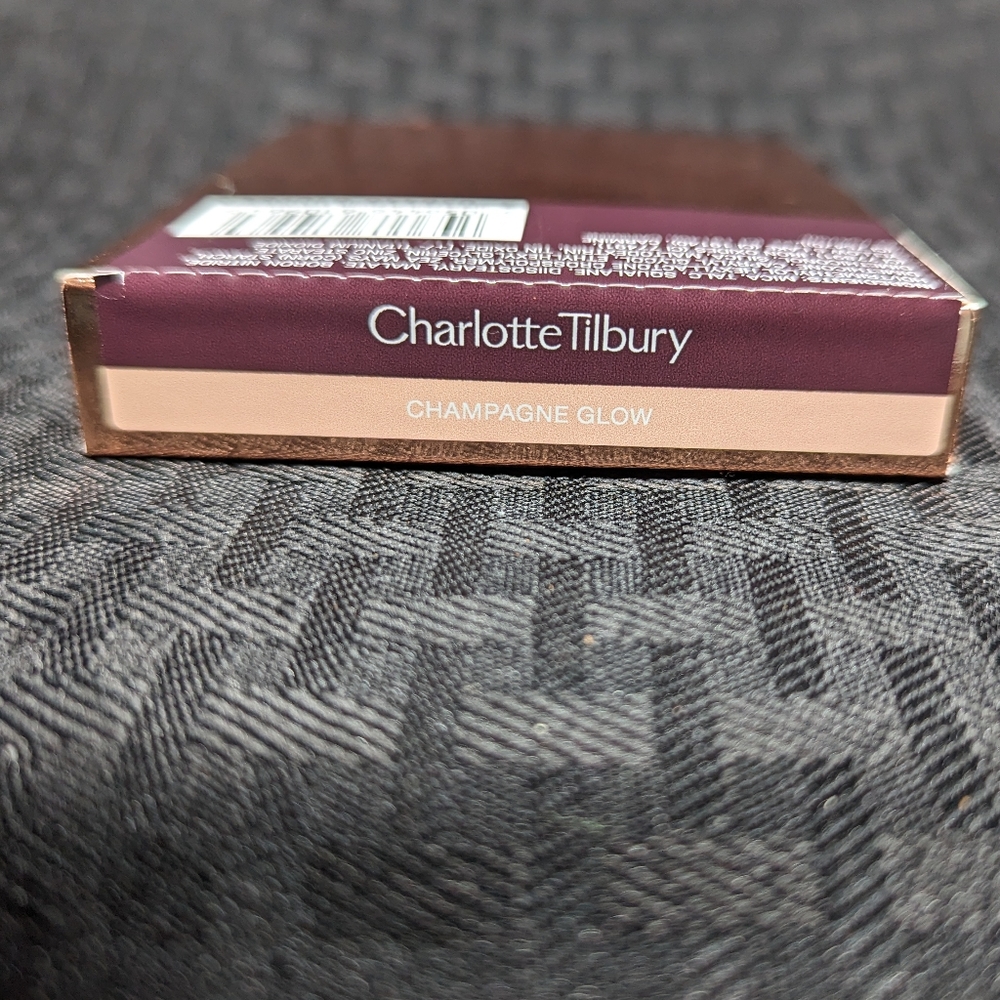 Charlotte Tilbury Glow Glide Face Architect Highlighter - Champagne Glow. - Picture 4 of 5